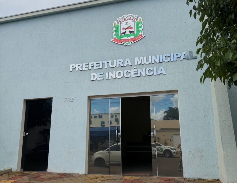 Prefeitura de Inocência ganha novo letreiro e reforça sinalização em secretarias