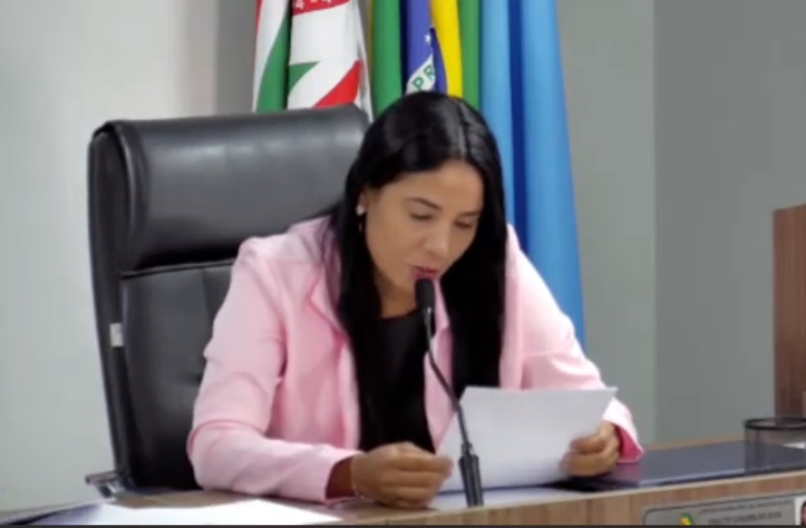 Vereadora Thalita Leandro (PP) apresenta requerimentos e agradecimentos em sessão da Câmara de Inocência