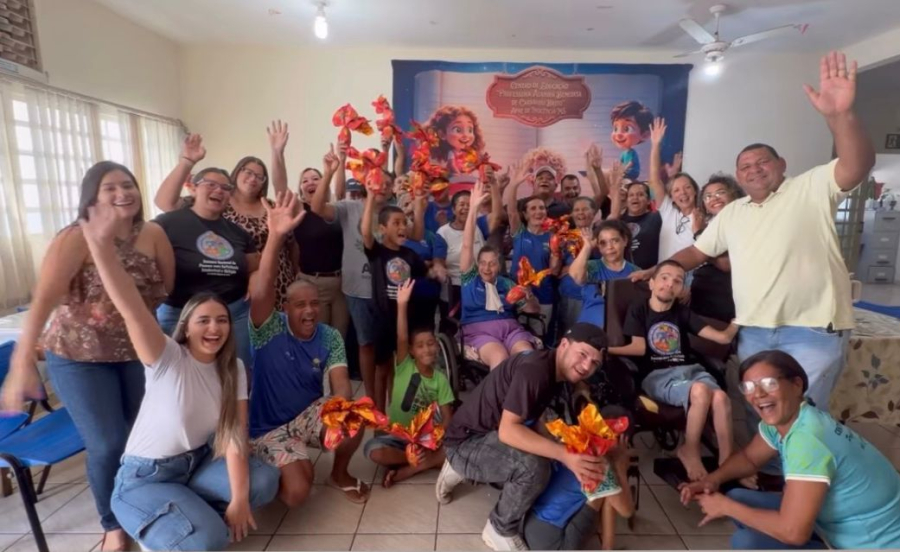 Vereador Gerson Gordo mantém tradição e entrega ovos de Páscoa na APAE de Inocência