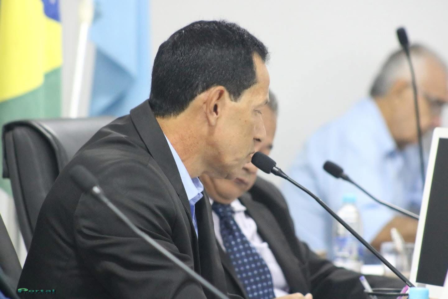 Vereador Dedé (PSDB) agradece emenda de R$ 1 milhão e cobra limpeza urbana em Inocência