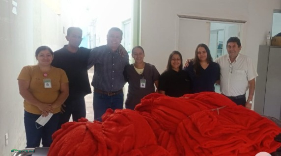 Prefeitura de Inocência doa 50 cobertores ao Hospital e Maternidade