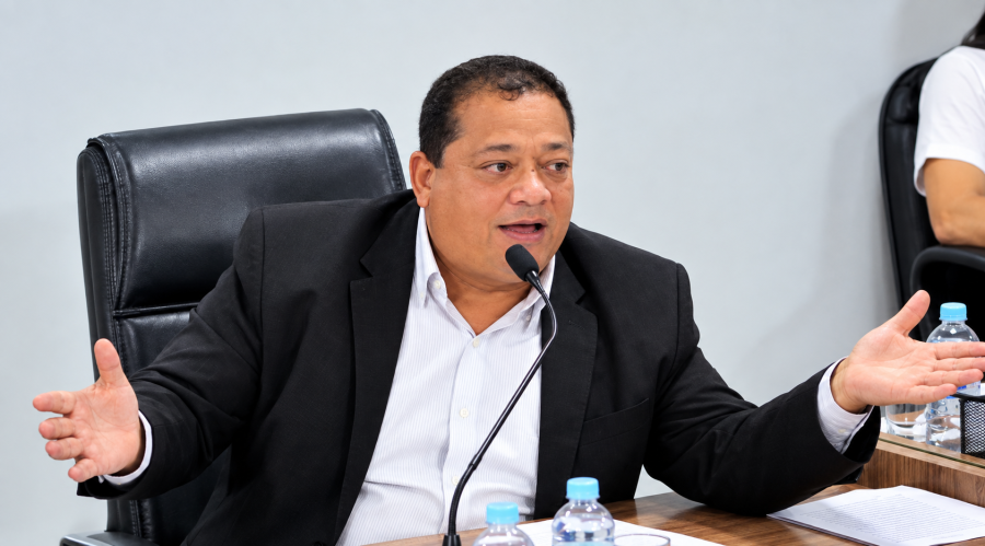 Vereador Gerson Mariano cobra iluminação, transparência sobre recursos e ações contra incêndio em Inocência